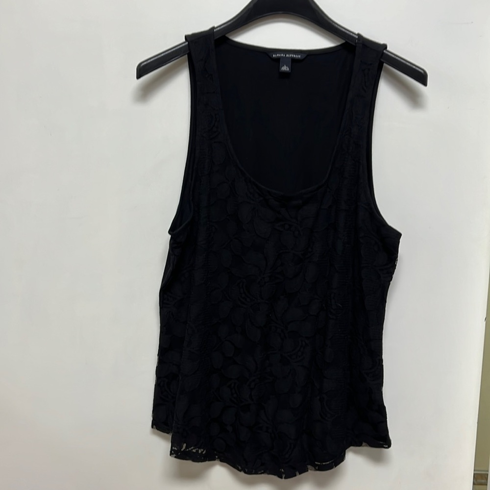Banana Republic black lace front tank SZ Large